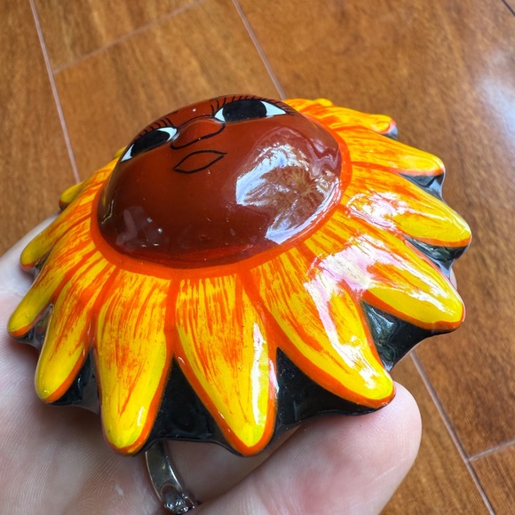 Folk Art Sun Ceramic Trinket Box Hand Painted Lid & Base Flower Yellow Black. - Picture 6 of 8